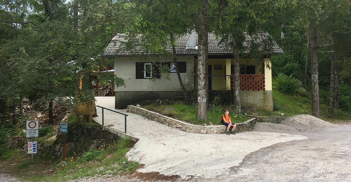 Opatijska planinarska obilaznica KT 7, Lovačka kuća Brdo.