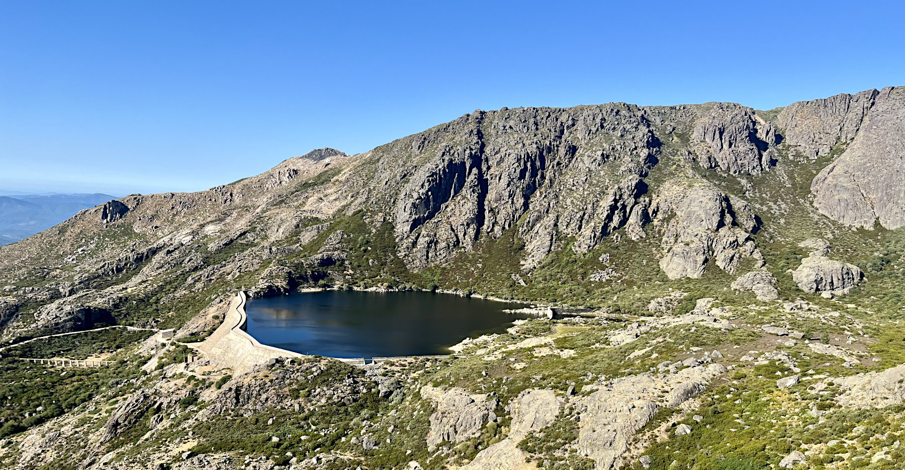 The Covao do Ferro Reservoir from the PR6 GMT as it traverses below Espinhaço de Cão.