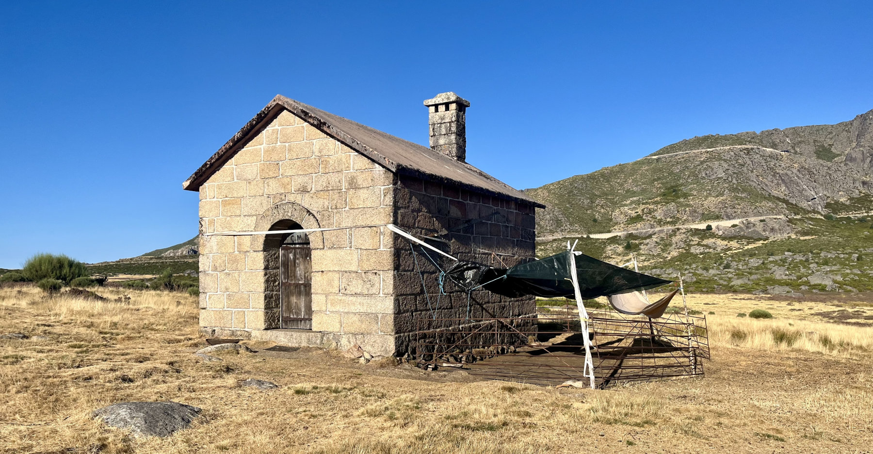 The pastures and shelter at Nave de Santo António.